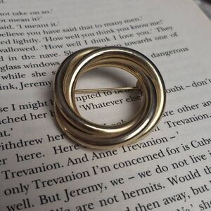 Vintage Twisted Gold Circle Brooche
